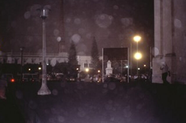 Street lights burn during daytime as heavy ashfall turns afternoon into night on the streets of León in April 1992 eruption.